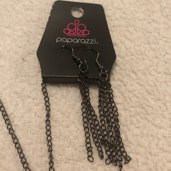 Paparazzi The social butterfly effect multi necklace with earrings - Picture 3 of 3